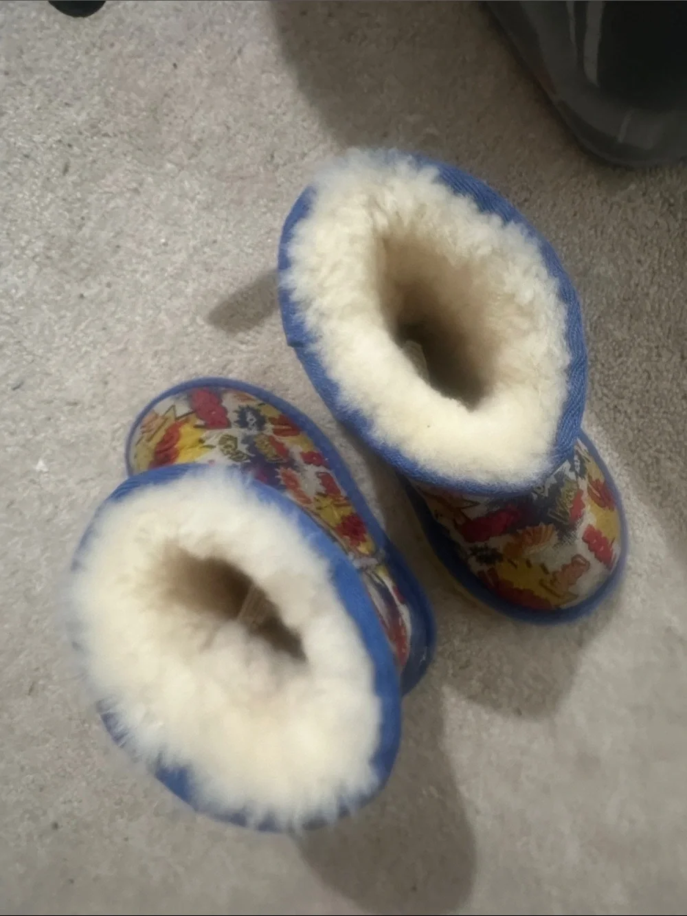 LIKE NEW!!! UGG Classic Short Limited Edition Comic Boots- little kid size 6